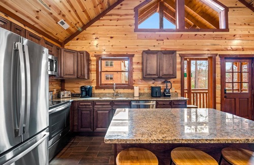 Caton Apartment | Hillside Retreat in Sevierville