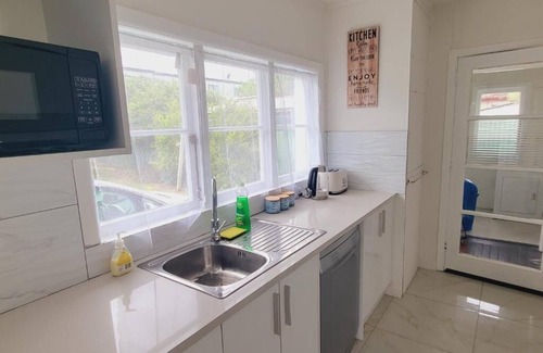 Otahuhu House | Hillside Road -Auckland city near Sylvia park mall