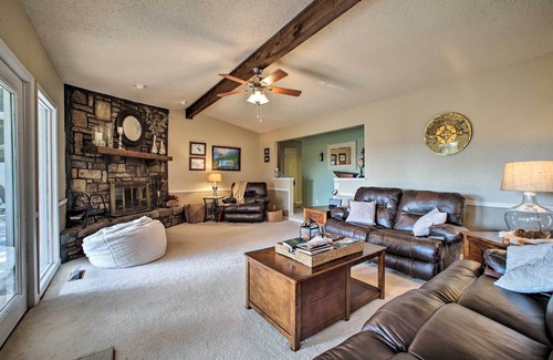 Beaver Shores Cottage | Hillside Rogers Cottage w/ Beaver Lake Views!