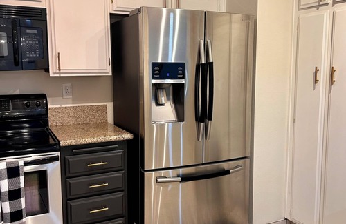 Monterey Hills Condo | Hillside + View+ First Level + Pool + Remodeled!nClose to USC Keck & Attractions