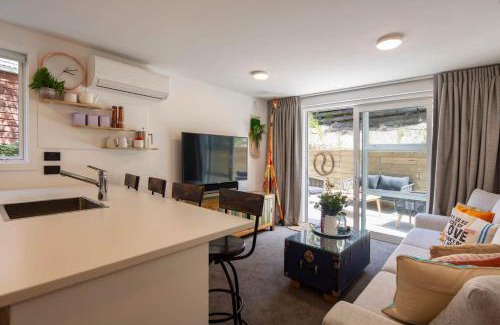 Queenstown City Centre Apartment | Hillside Villa 2- Walk To Town- AC- Free Parking