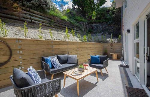 Queenstown City Centre Apartment | Hillside Villa 2- Walk To Town- AC- Free Parking