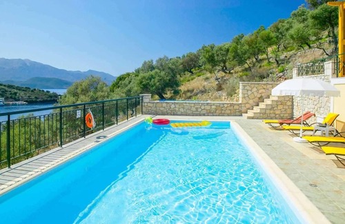 Spartochori Villa | Hillside villa overlooking Bay w/ pool & WIFI