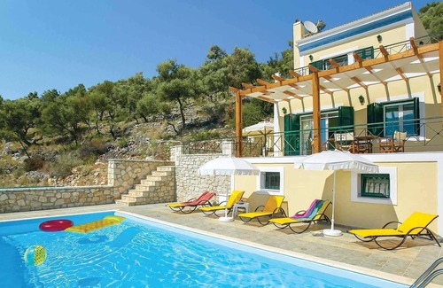 Spartochori Villa | Hillside villa overlooking Bay w/ pool & WIFI