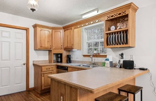 Barnardsville House | Hilltop acres home with large soaking tub, fireplace, and outdoor fire pit.