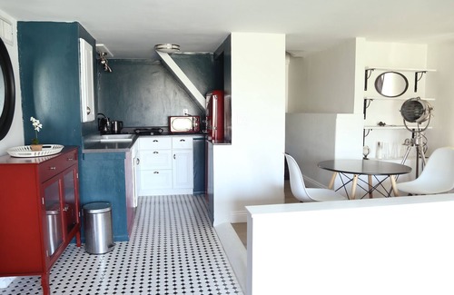 Atwater Village Apartment | Hilltop apartment - Hollywood Vibe and View