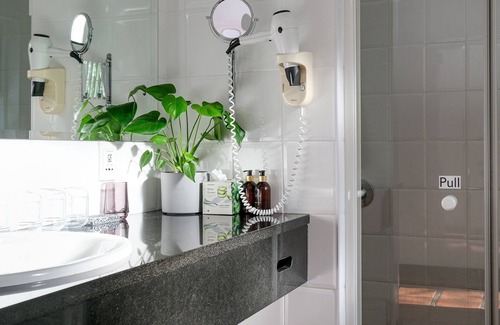 Victoria Bay Hotel | Hilltop Boutique Hotel