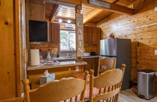 Running Springs Cabin | Hilltop cabin-14 mins from Lake arrowhead +12 mins from Snow Valley Ski Resort