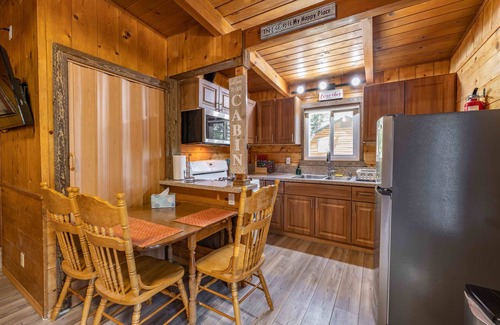 Running Springs Cabin | Hilltop cabin-14 mins from Lake arrowhead +12 mins from Snow Valley Ski Resort