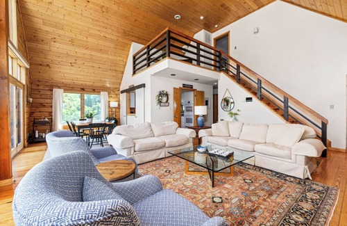 Valley Springs House | Hilltop Cabin w/Stunning Views Minutes to Homestead Resort