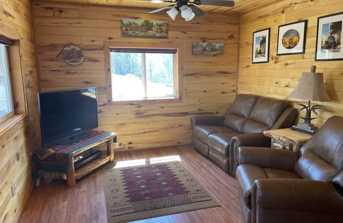 Rutheron Cabin | Hilltop Cabin with Sunning Views on 11 Acres