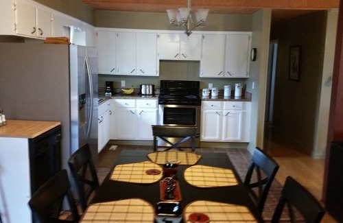 Waverly House | Hilltop cozy house overlooking Kentucky lake with access to load boat sleeps 10