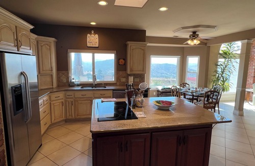 Fallbrook House | Hilltop Estate with 4 KING Bedrooms and incredible sunrise and sunset views.