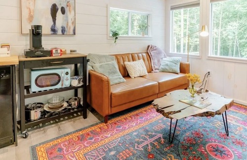 McArthur Cabin | Hilltop Haven-romantic getaway on 65 acres