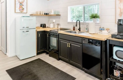 McArthur Cabin | Hilltop Haven-romantic getaway on 65 acres