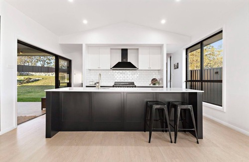 Greta House | Hilltop Haven
