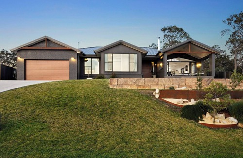 Greta House | Hilltop Haven