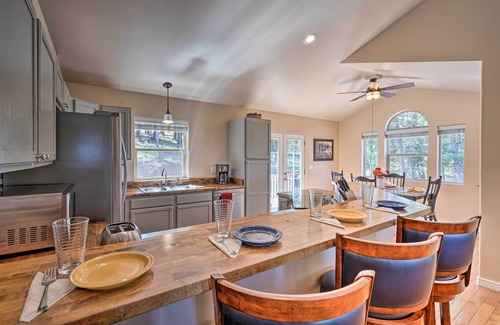 Florissant House | Hilltop Haven in Florissant: Deck + Mountain View!