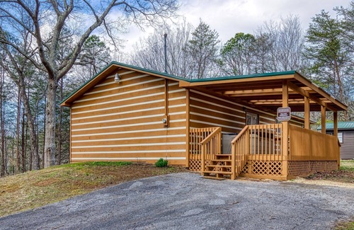 Sevierville Cabin | Hilltop Hideaway 3 Bedroom Cabin by RedAwning