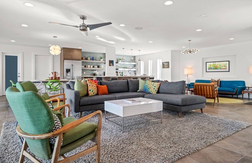 Little Tuscany House | Hilltop Hideaway - Hillside mid-century modern vacation home