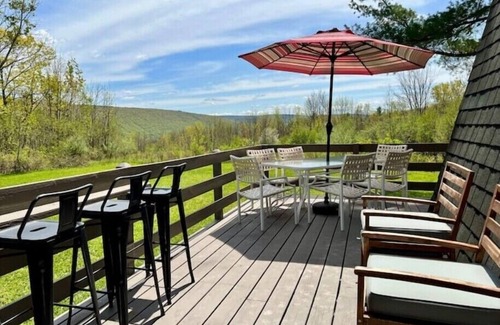 Naples Cabin | Hilltop Hideaway on 5 Acres w/Trails & Creeknn