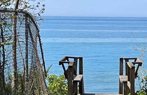 Grand Beach House | Hilltop Hideaway