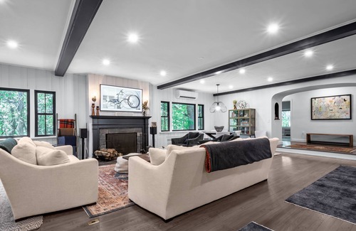 Hurley House | Hilltop Hideaway w/pool & EV Charger in a private wooded setting