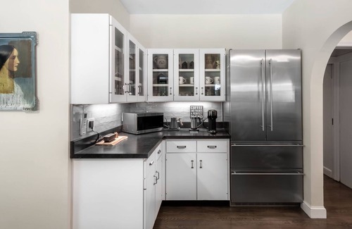Hurley House | Hilltop Hideaway w/pool & EV Charger in a private wooded setting