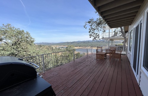 Oak Shores House | Hilltop Lakehouse with Incredible Lake View