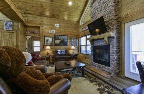 Branson Cedars House | Hilltop Lodge | 2 Bed, 2 Bath