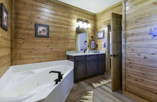 Branson Cedars House | Hilltop Lodge | 2 Bed, 2 Bath