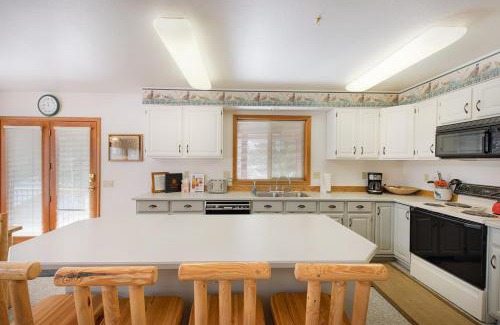 McCall House | Hilltop Lodge by Casago McCall - Donerightmanagement