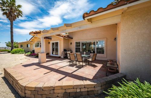Templeton House | Hilltop Oasis