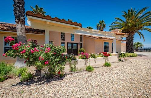 Templeton House | Hilltop Oasis