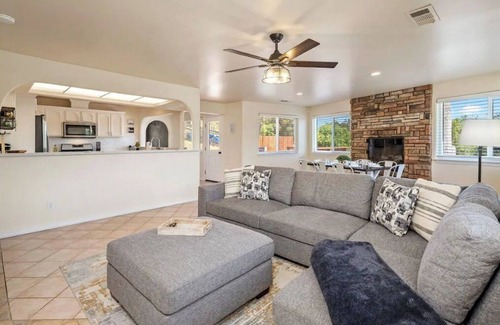 Atascadero House | Hilltop Oasis w/4 Roomy Bedrooms & Striking Views