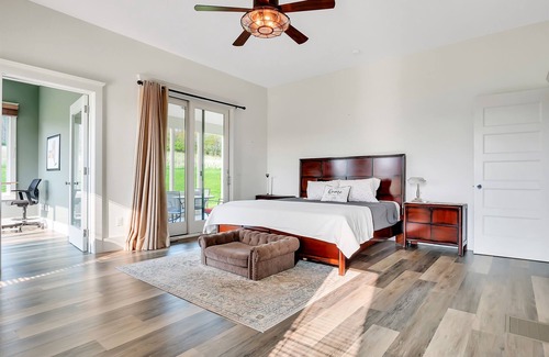 Fly Creek House | Hilltop Retreat - Modern home 5mi to Coop