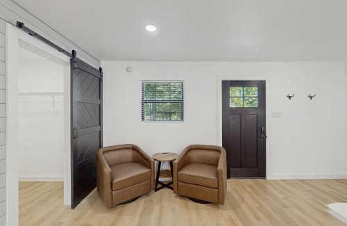 Fredericksburg Hotel | Hilltop Retreat