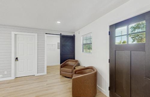 Fredericksburg Hotel | Hilltop Retreat