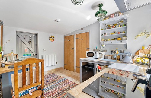 Romsey Cabin | Hilltop Stable