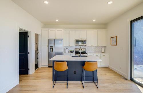 Knoxville House | Hilltop Tennessee Retreat Neyland Stadium Views!
