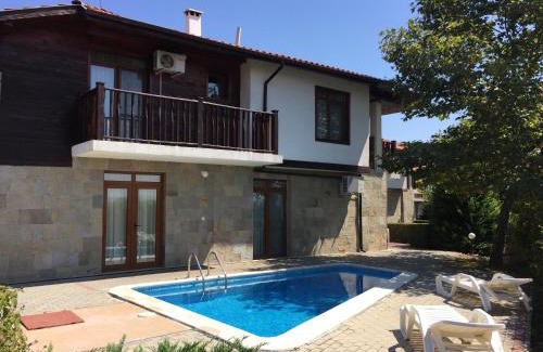 Sunny Beach Villa | HillTop Villa