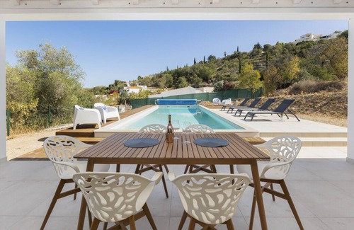 Alfeicao Villa | Hilltop Villa