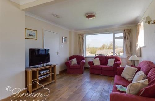 Bridport House | Hillview Bungalow