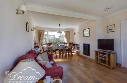 Bridport House | Hillview Bungalow