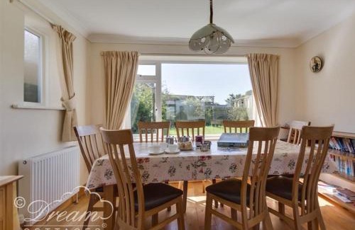 Bridport House | Hillview Bungalow