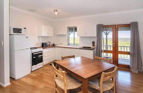 Naturaliste Cottage | Hillview - Yallingup bush retreat