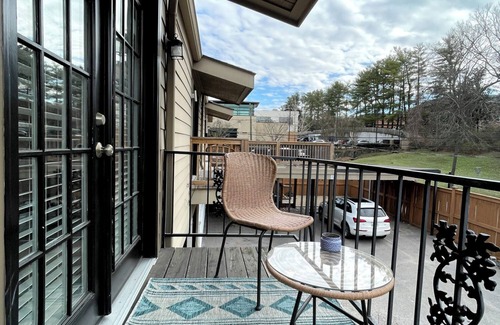 Hillwood House | Hillwood Lavish | Pet Friendly