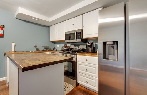 Orange House | Hillyer Manor - Comfy Townhouse In Great Location! Pet Friendly! by RedAwning
