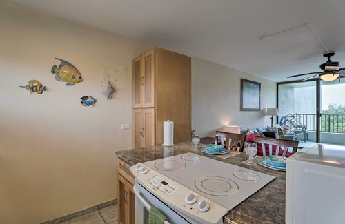 Hilo Apartment | Hilo Condo w/Pool Steps From Carlsmith Beach Park