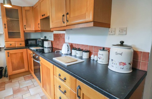 Dyserth Cottage | HILSTON, pet friendly, character holiday cottage in Dyserth